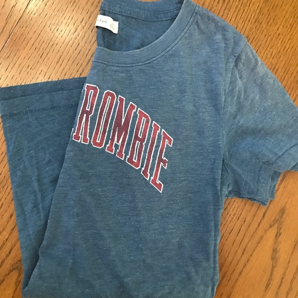Abercrombie & Fitch Tops - A&F Tee shirt size M Abercrombie & Fitch Tops - A&F Tee shirt size M